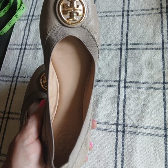 Tory Burch Caroline Flats - Picture 12 of 12